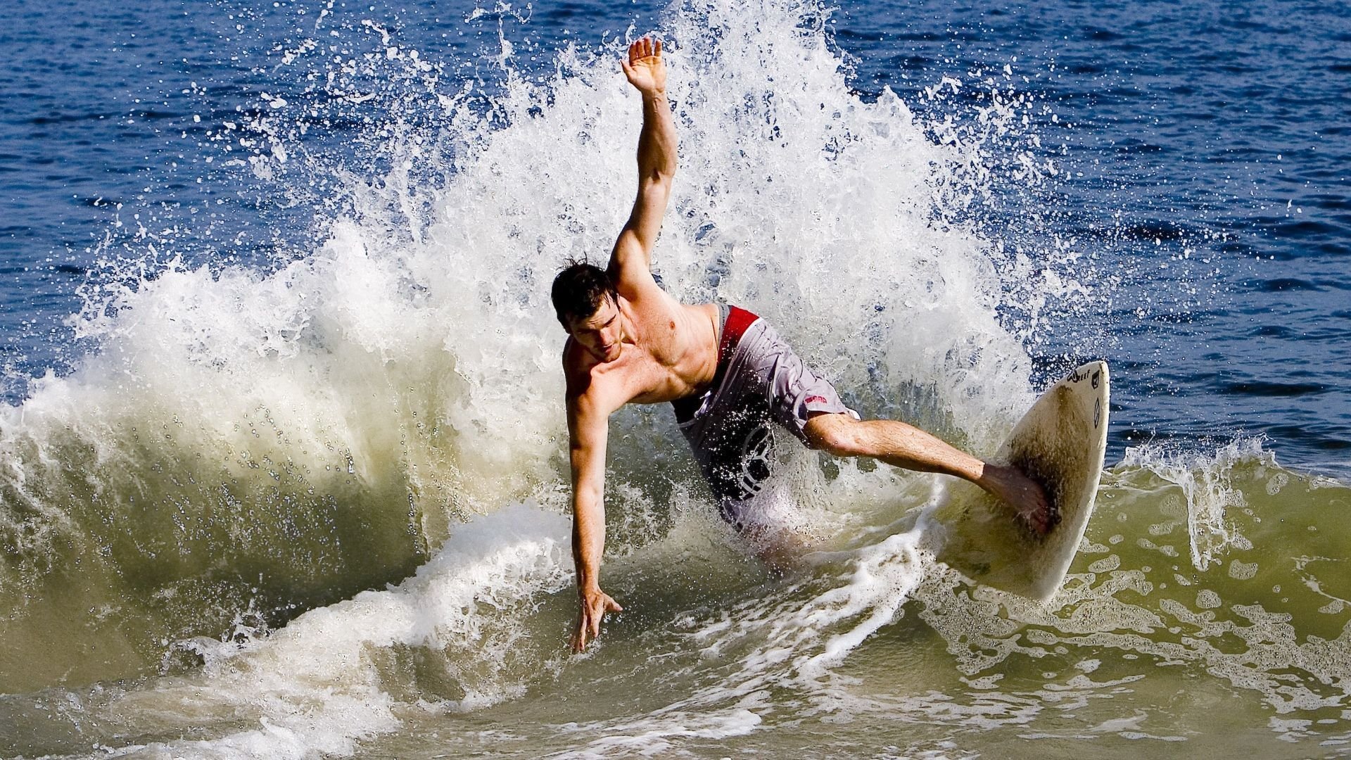 欧冠决赛：拜仁中锋屡失必进球 赛后自称“度过职业生涯最黑暗夜晚”